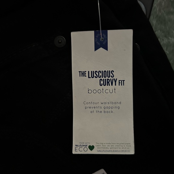 Black wallflower bootcut jeans. Size 3 and 26 in - Picture 4 of 8